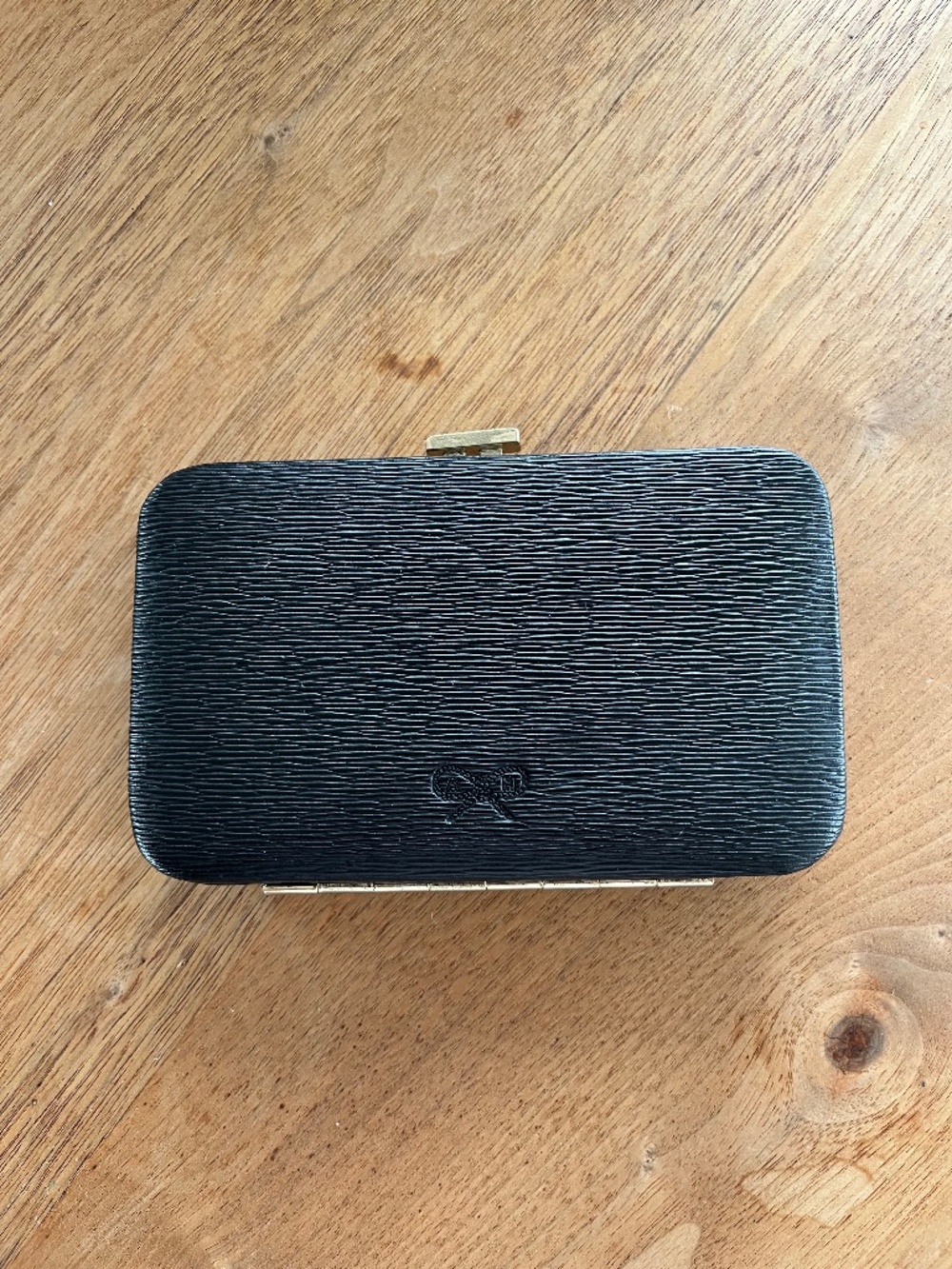 🎀 Anya Hindmarch Black Textured Leather Kiss-Lock Card Case 🎀